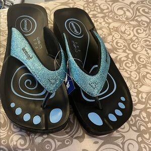 Blue Aerosoft NW T  Sparkle Flip Flops sz8 or 38